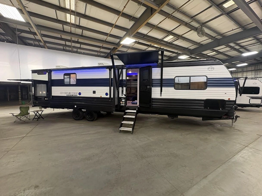 Forest River Wolf Den 304sr 2026 alt