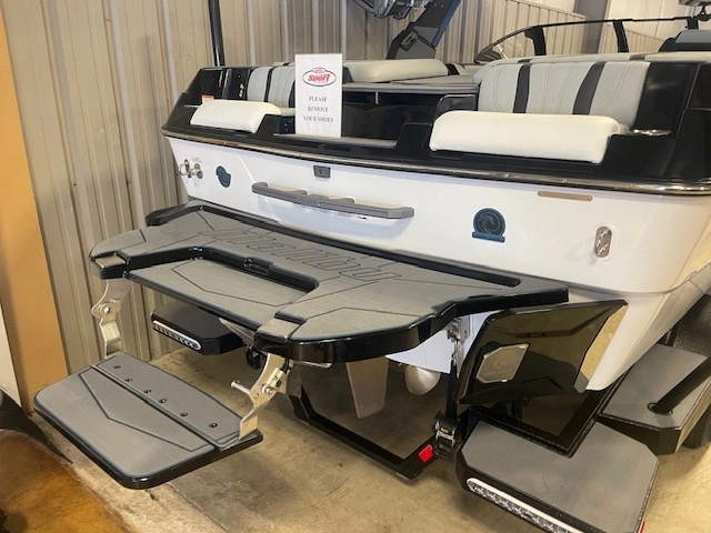 2026 Malibu 22 Lsv alt