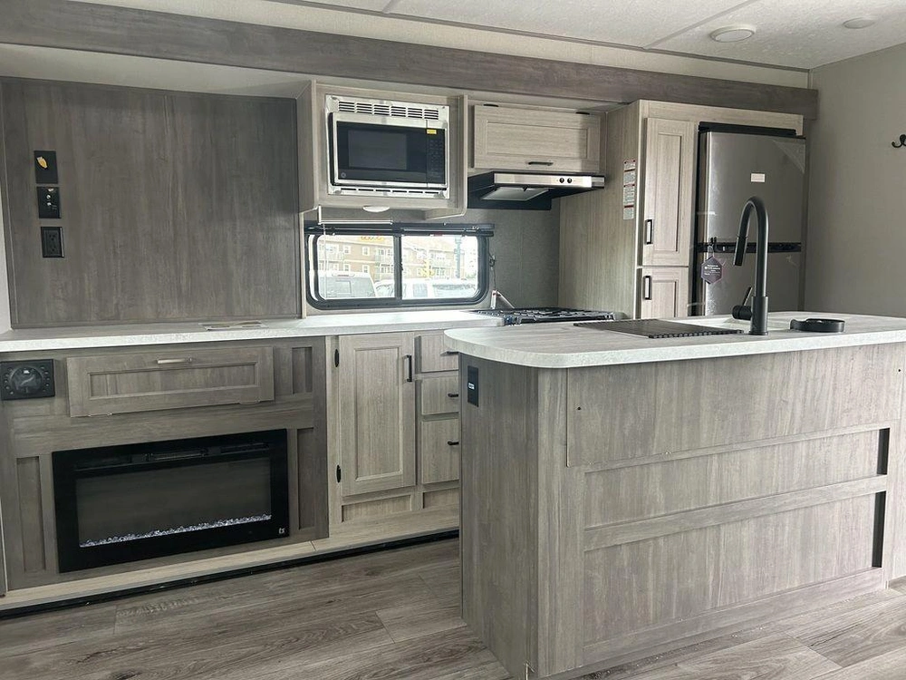 2025 Coachmen Legacy Edition 313rlts alt