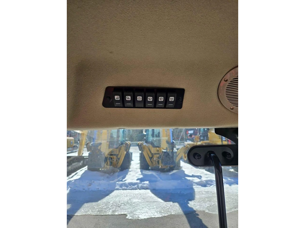 2026 Mahindra 1120 Hst Cab alt