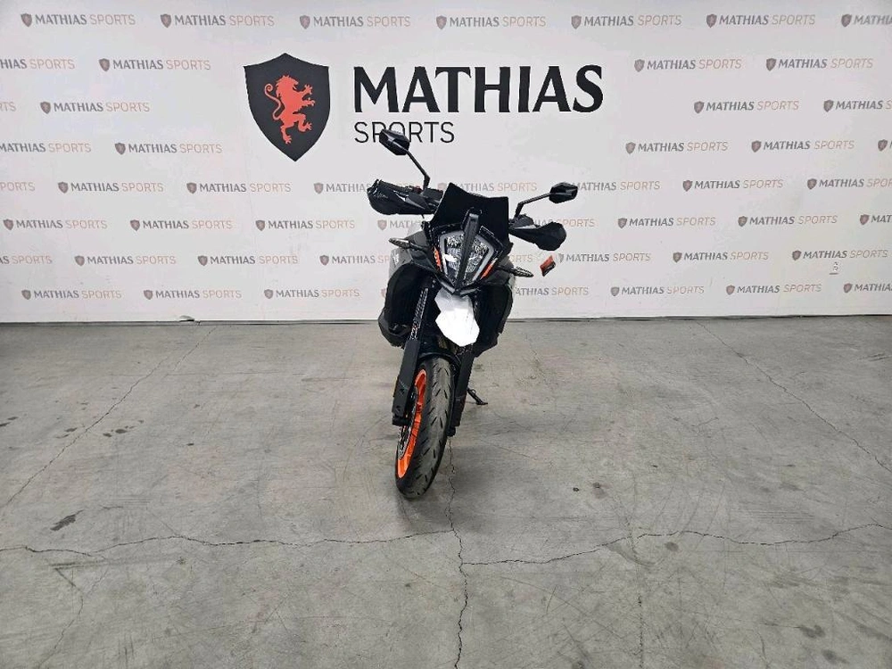 2024 Ktm 890 Smt alt