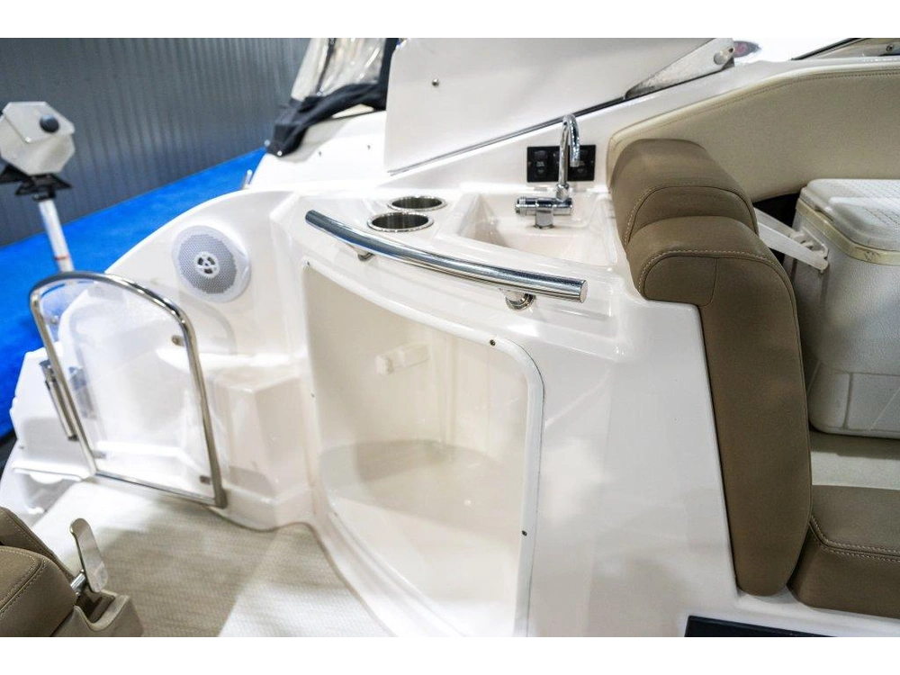 2013 Regal 28 Express alt