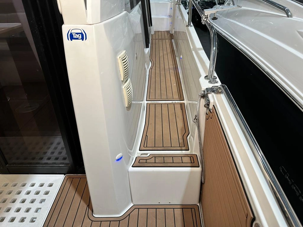 2022 Beneteau Antares 11 alt