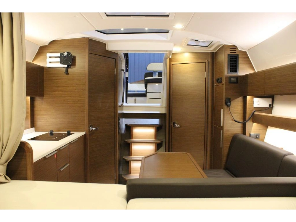 Bavaria S33 Ht Volvo D3-220 Evc 2021 alt