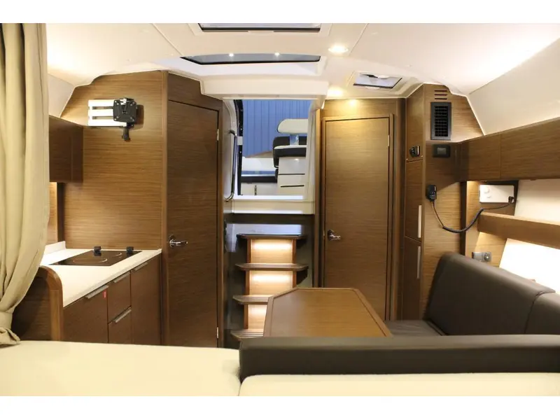 2021 Bavaria Motoryachts S33 HT VOLVO D3-220 EVC thumbnail 17