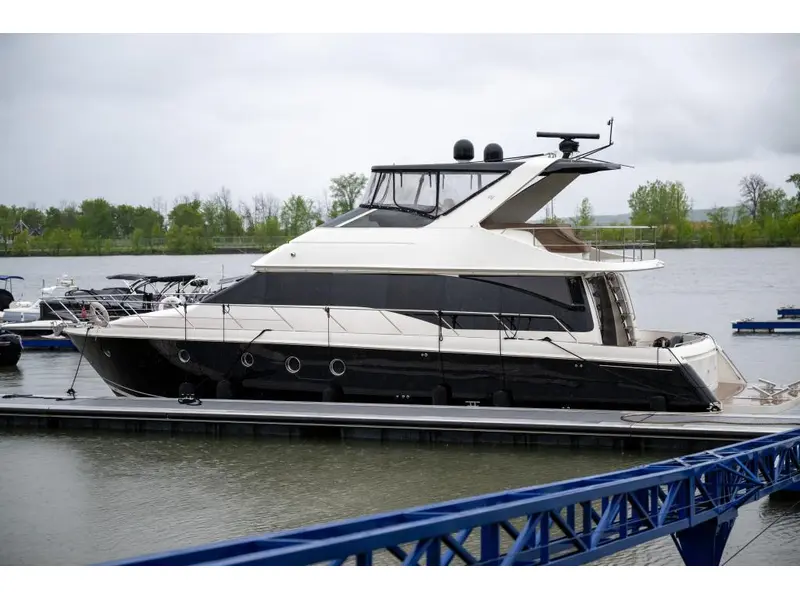 2012 Carver Yachts Voyageur 54 *SUR RENDEZ-VOUS* thumbnail 3