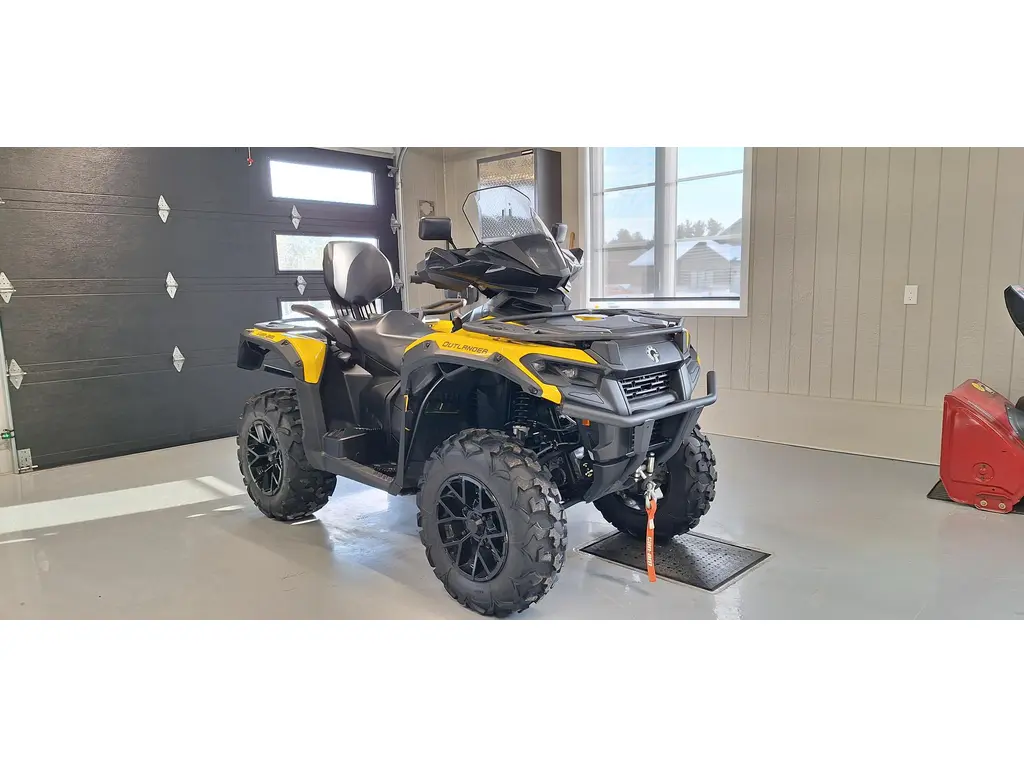 2023 Can-Am outlander max xt 700