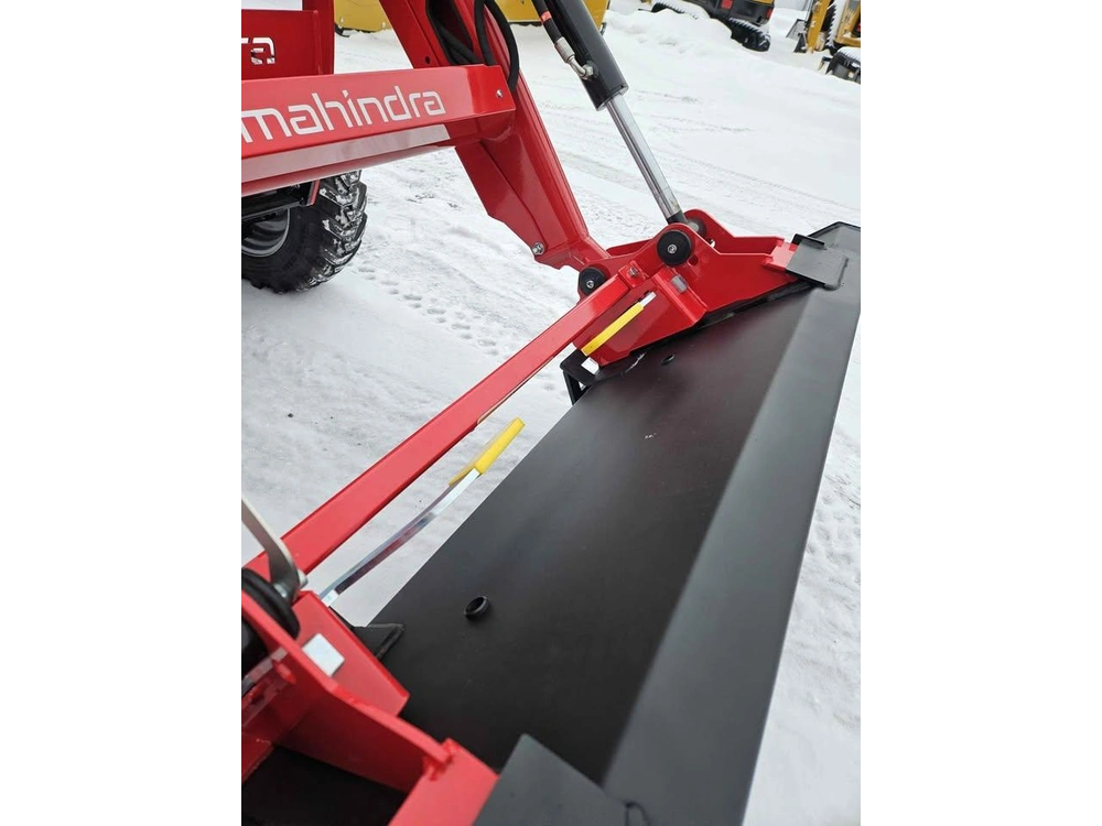 2026 Mahindra 1640 Hst Cab alt