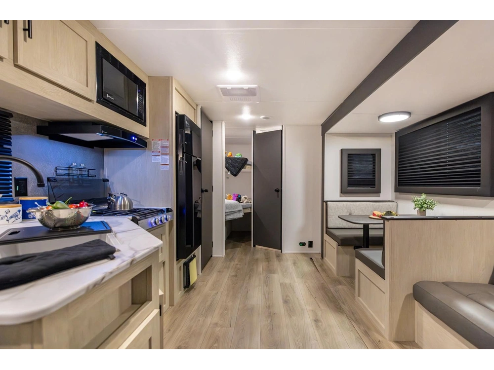 Coachmen Shasta I-5 Edition 527bhs 2026 alt