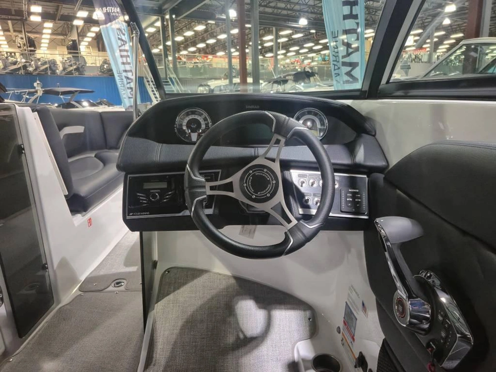 Four Winns Hd8 6.2l/350hp 2026 alt