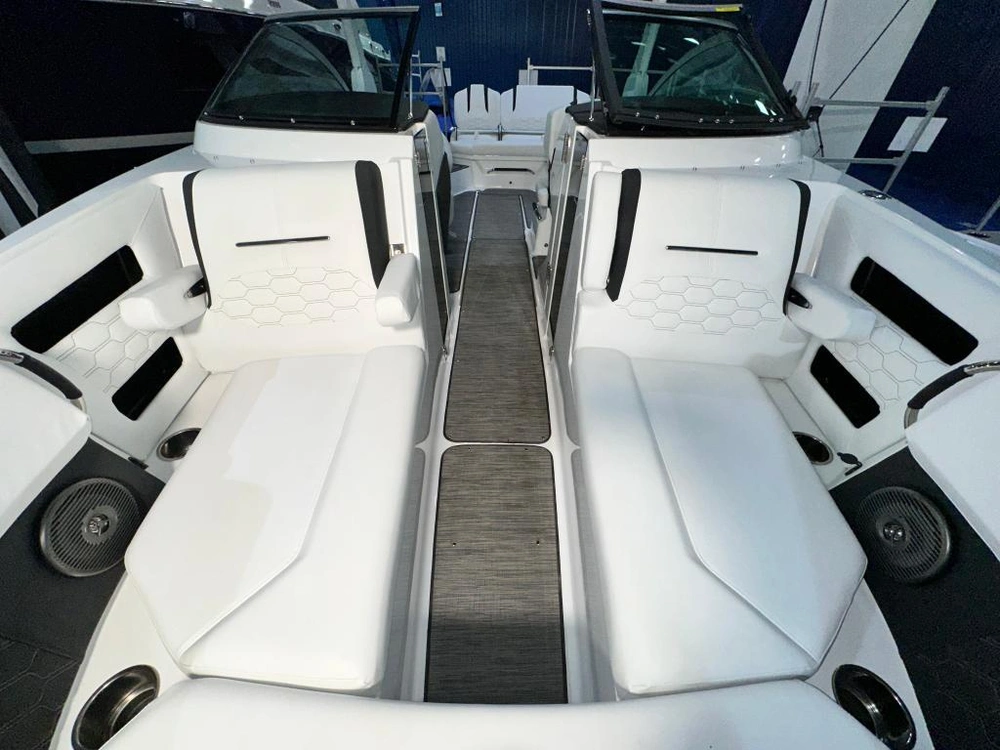 Four Winns H6 Mercruiser 6.2l / Bravo 3 - Demo 2025 alt