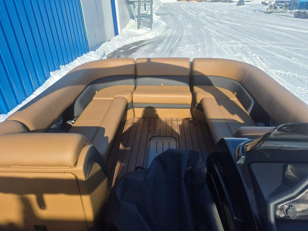 Bentley Elite 253 Swingback 2026 alt