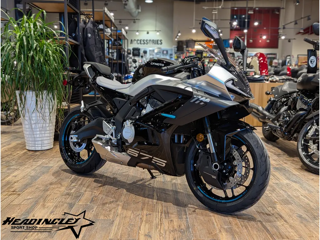 2026 CFMOTO 675SS // Nebula Black 