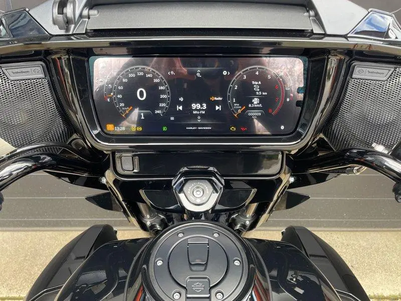 2026 Harley-Davidson FLHXL - Street Glide® Limited thumbnail 16