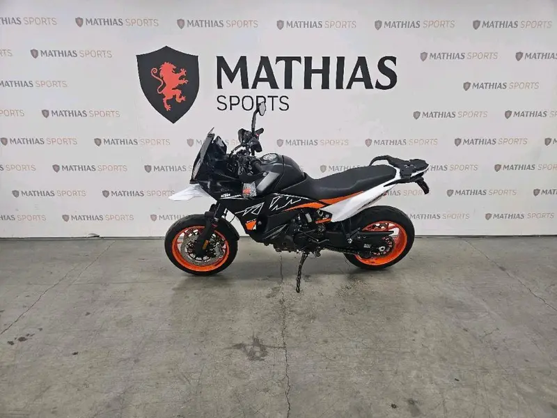 2024 KTM 890 SMT thumbnail 5
