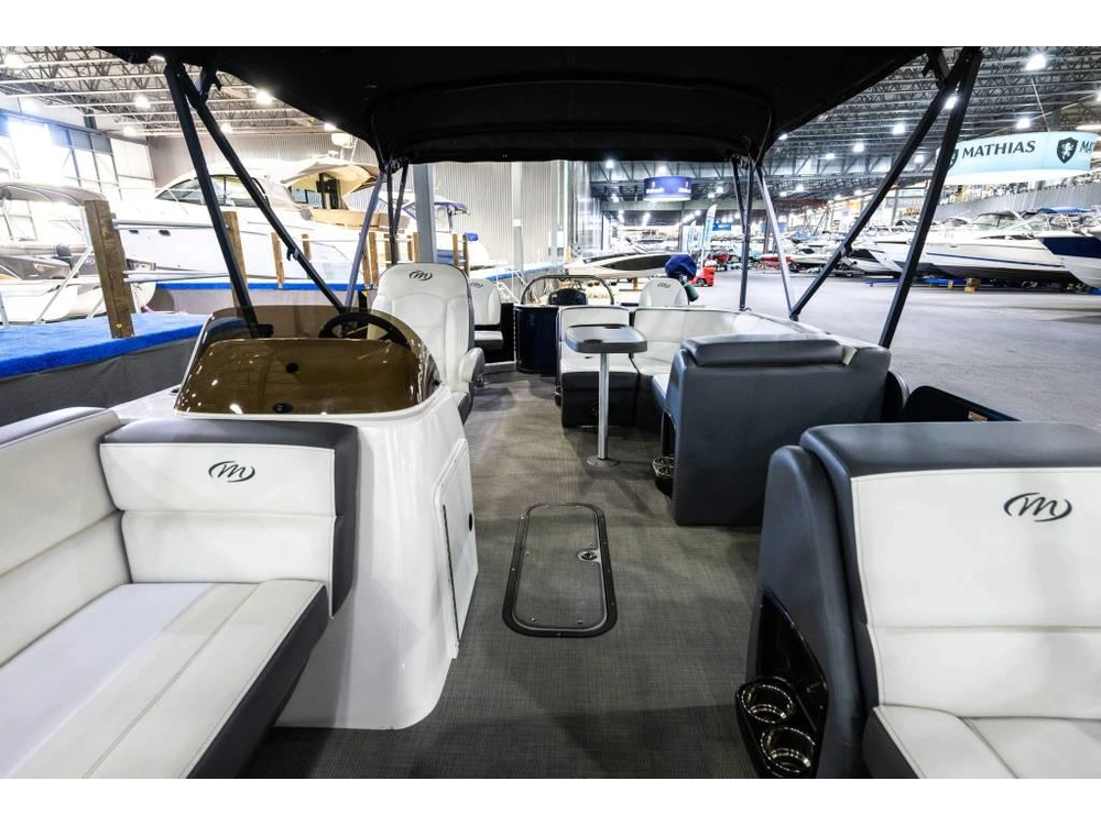 Manitou 22 Aurora Le Angler Merc 115 2022 alt