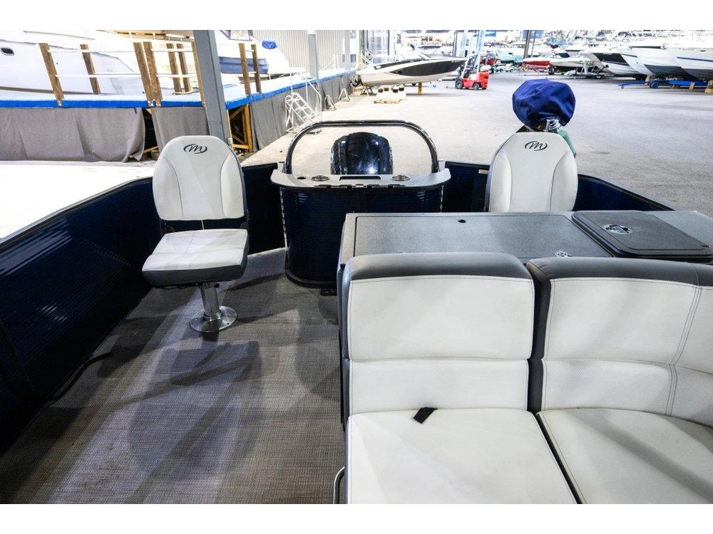 Manitou 22 Aurora Le Angler Merc 115 2022 alt