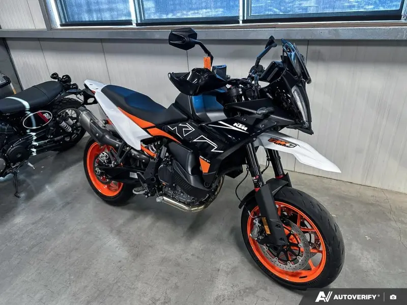 2024 KTM 890 SMT thumbnail 22