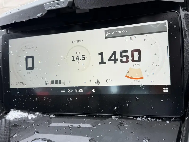 Lynx RAVE RE 850 E-TEC Ice Ripper XT 1.25" M.S./E.S. w/ 10.25" Touchscreen (CAN) 2024