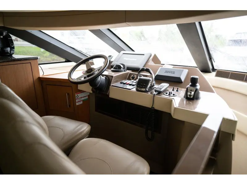 2012 Carver Yachts Voyageur 54 *SUR RENDEZ-VOUS* thumbnail 4