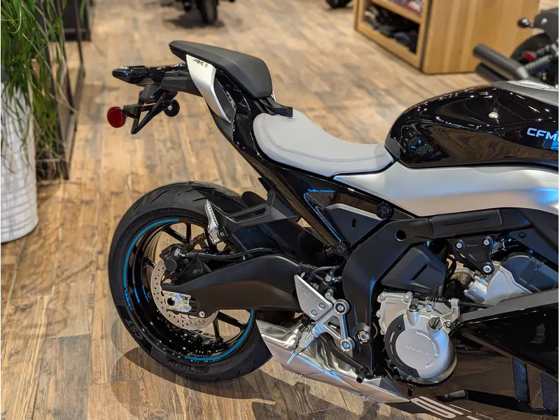 2026 CFMOTO 675SS // Nebula Black thumbnail 10