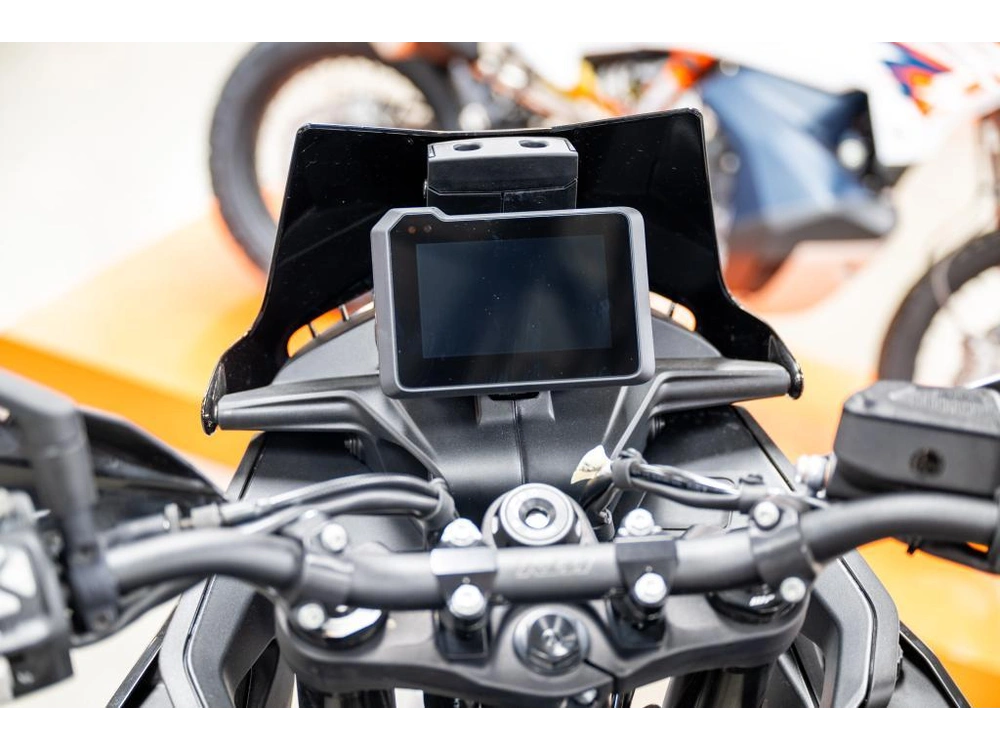 2024 Ktm 890 Smt alt