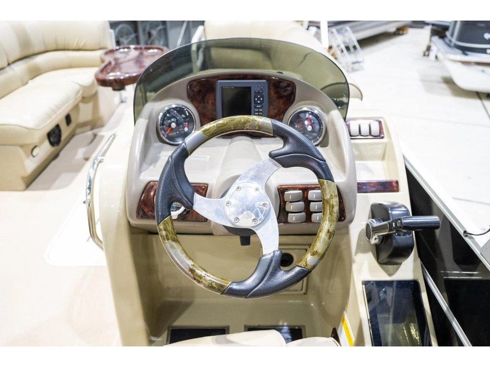 Suncatcher Elite 324ss 2014 alt