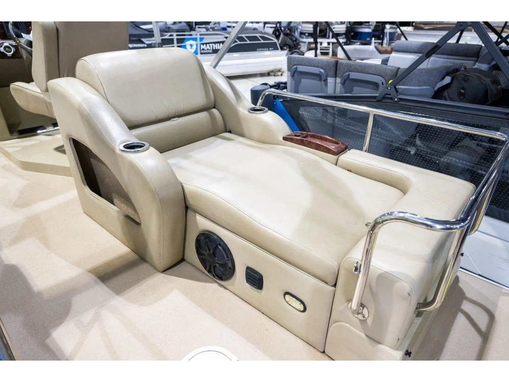 Suncatcher Elite 324ss 2014 alt