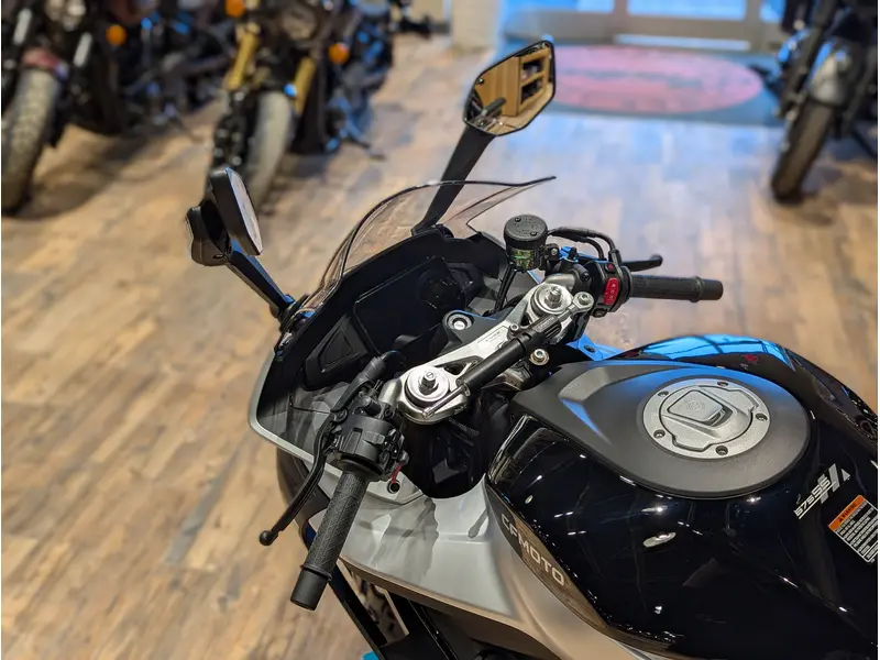 2026 CFMOTO 675SS // Nebula Black thumbnail 8