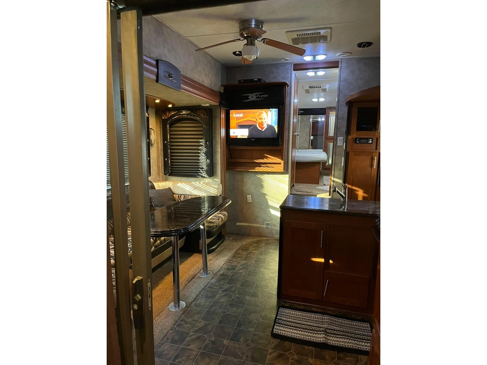 Keystone Rv Fuzion Fz302 2009 alt