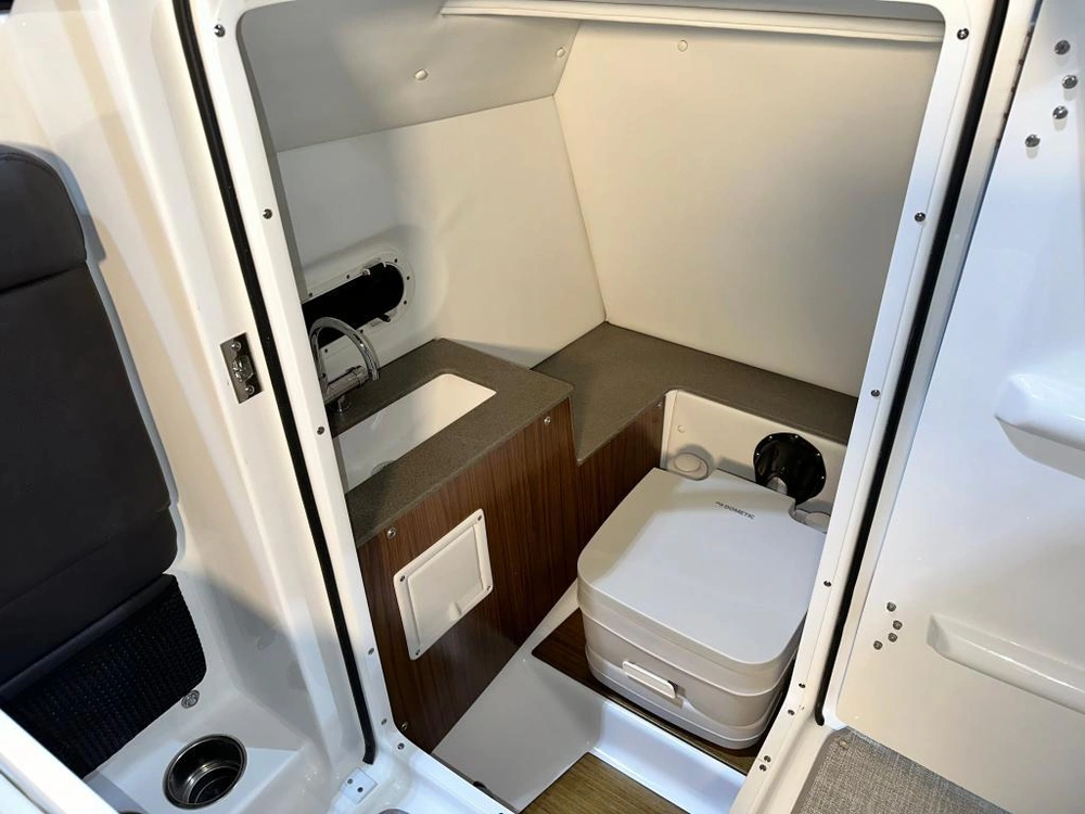 Four Winns Hd8 Mercruiser 6.2l / Bravo 3 2024 alt