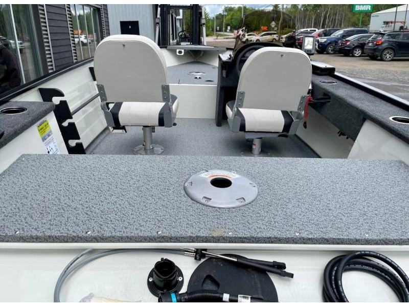 2023 Legend 15 Angler alt