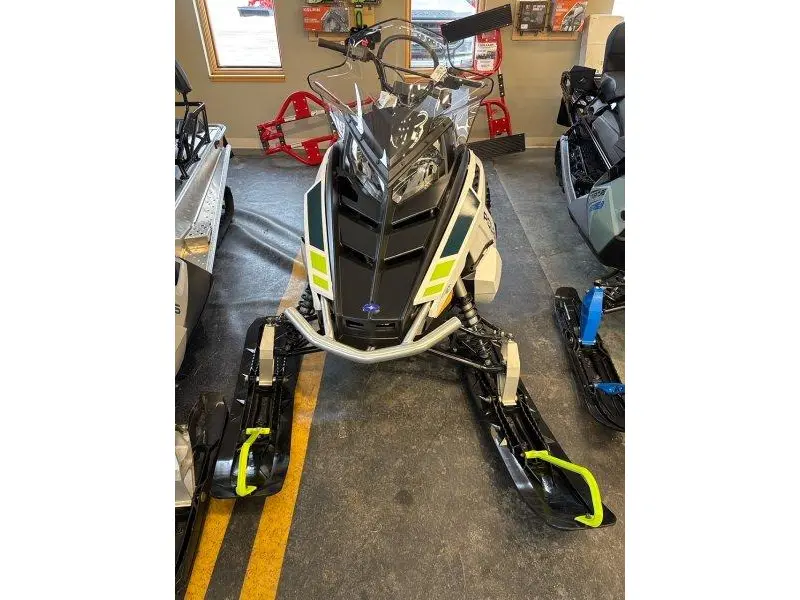 2025 Polaris 550 VOYAGEUR 155 ES