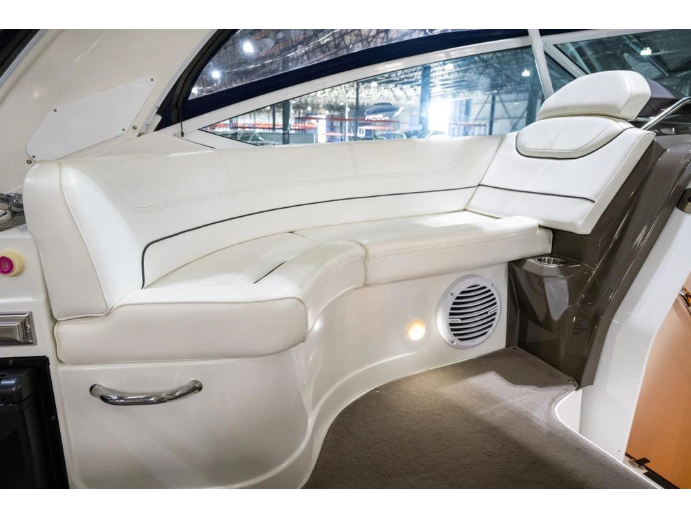 Cruisers Yachts 350 Express 2012 alt