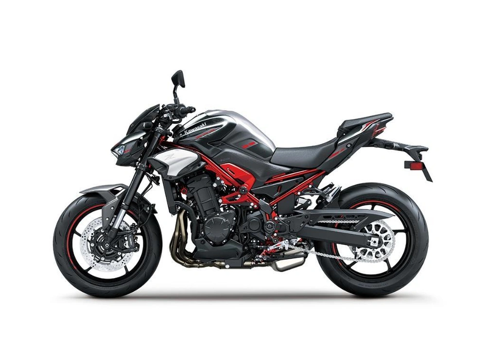 Kawasaki Z900 2025 alt