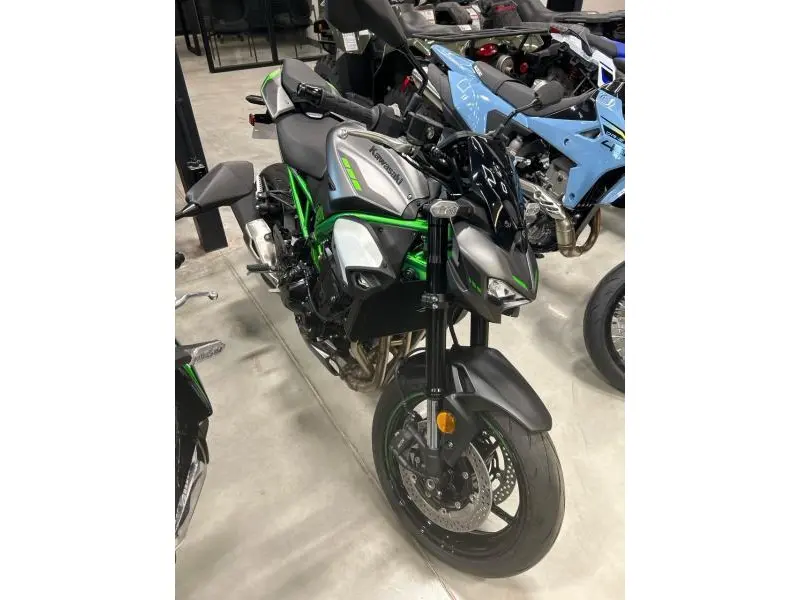 2025 Kawasaki Z900 thumbnail 2