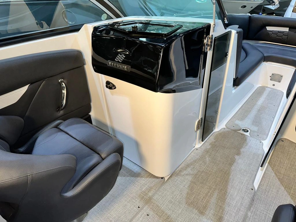 Four Winns Hd8 Mercruiser 6.2l / Bravo 3 2024 alt