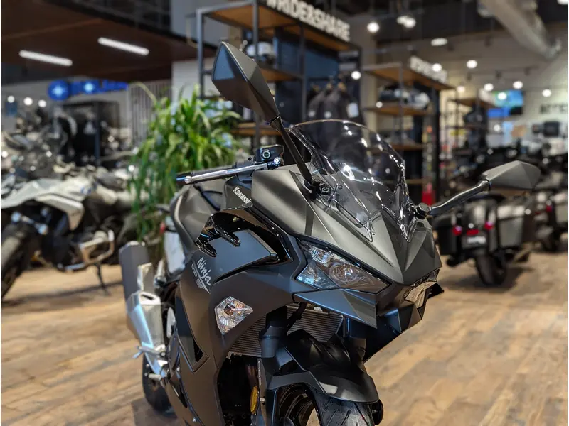2026 Kawasaki Ninja 500 // Metallic Flat Spark Black/Metallic Spark Black thumbnail 3
