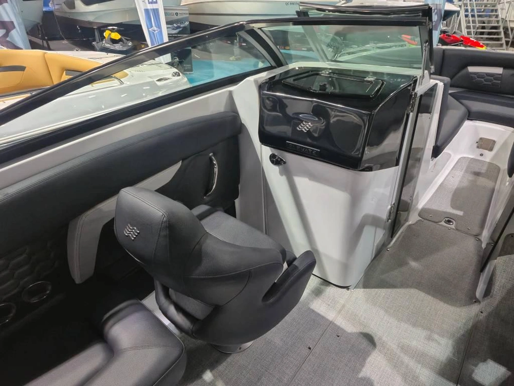 Four Winns Hd8 6.2l/350hp 2026 alt