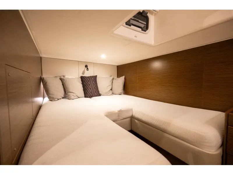 2018 Bavaria Motoryachts S33 HT VOLVO D3-220 thumbnail 17