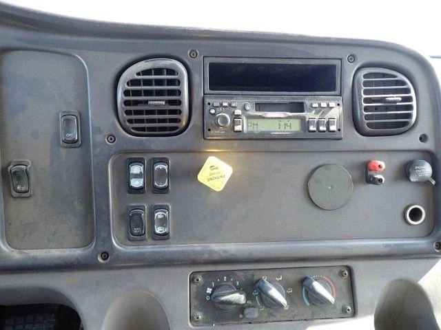 Freightliner M2106 2005