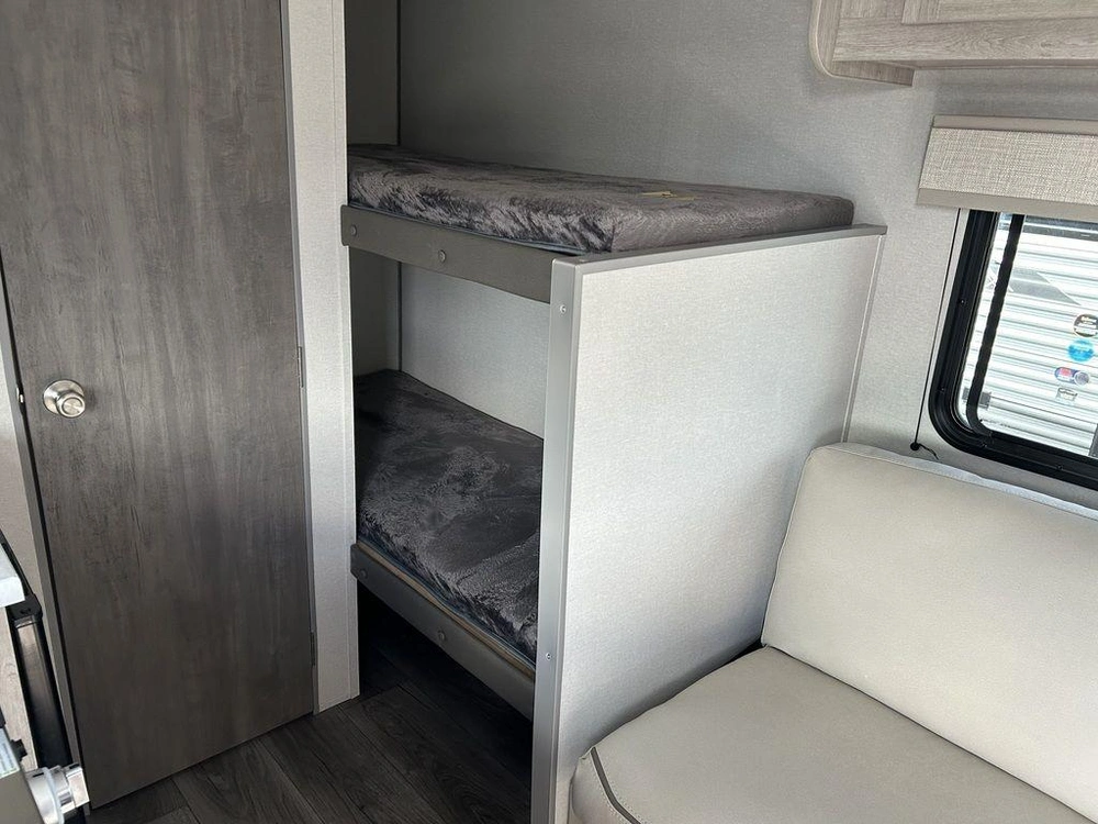 2024 Coachmen Catalina Summit Series 7 164bhx alt