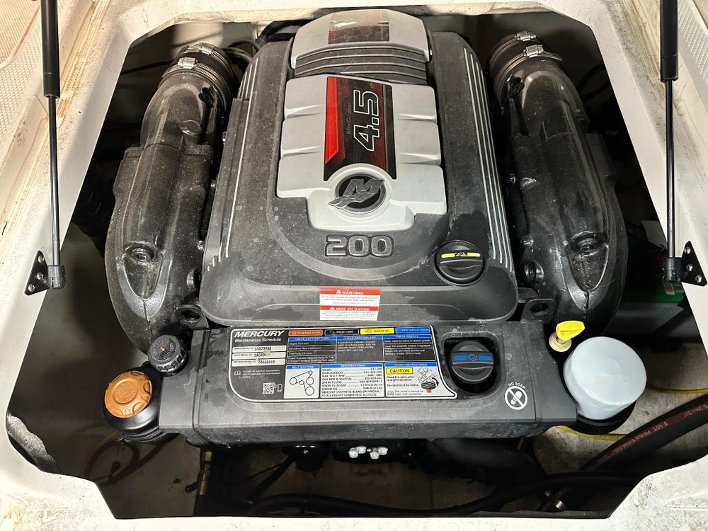 2018 Chaparral H2o 19 alt