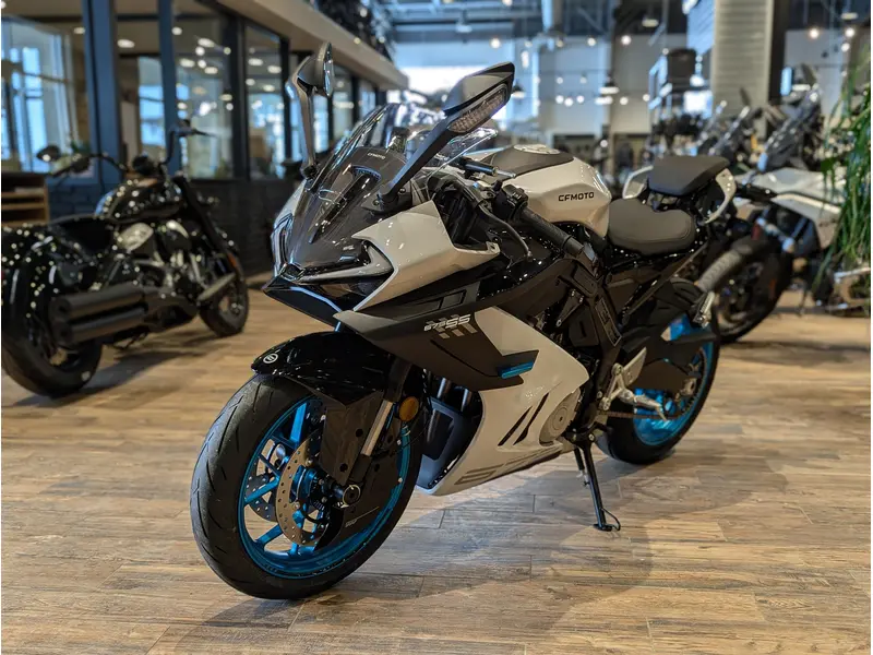 2026 CFMOTO 675SS // Nebula White thumbnail 13