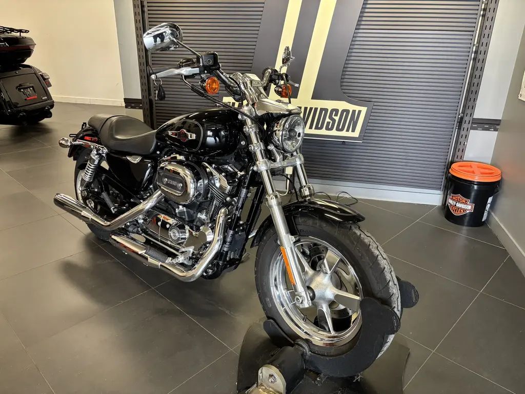 Harley-Davidson SPORTSTER XL1200 CUSTOMXL1200C 2015
