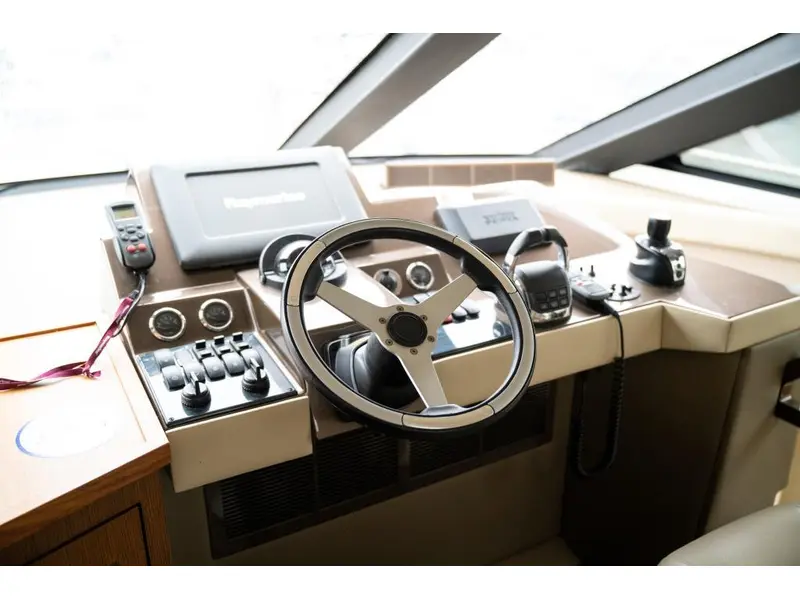 2012 Carver Yachts Voyageur 54 *SUR RENDEZ-VOUS* thumbnail 5