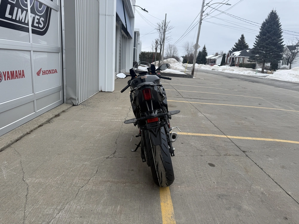 Yamaha Yzf-r7 2026 alt