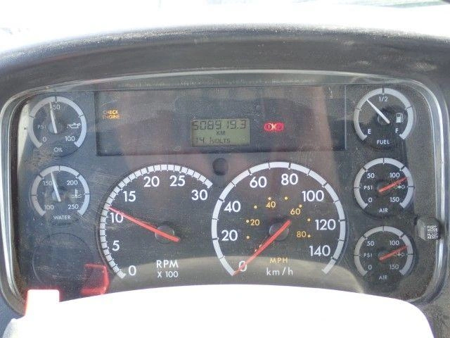 Freightliner M2106 2005
