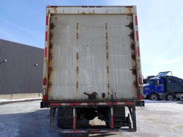 Freightliner M2106 2005