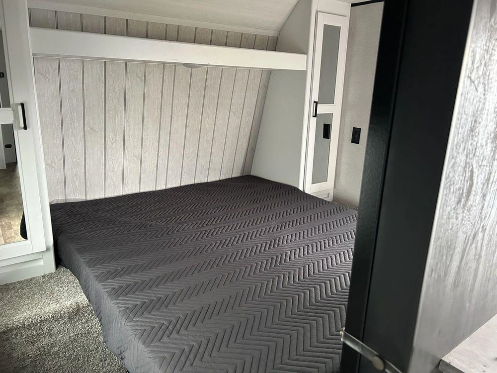 2022 Keystone Rv Hideout 318br alt